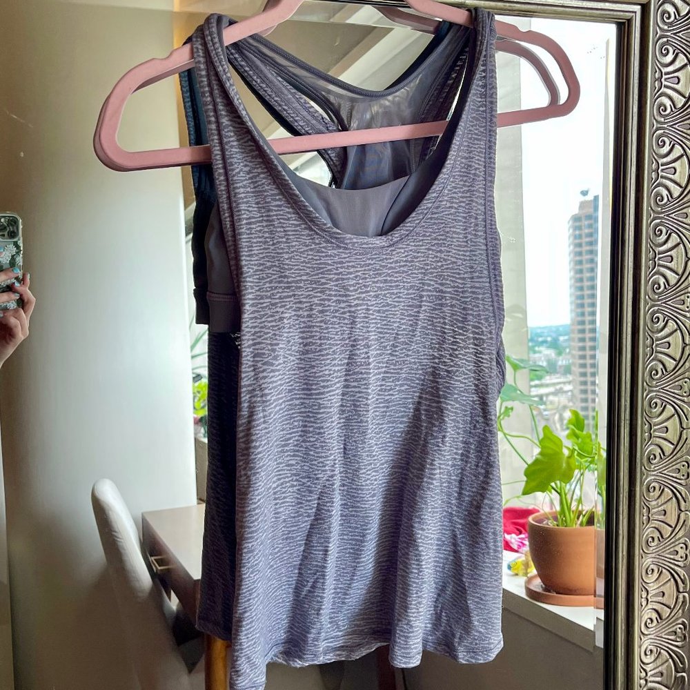 Lululemon Gray top w/ built-in bra Size 4